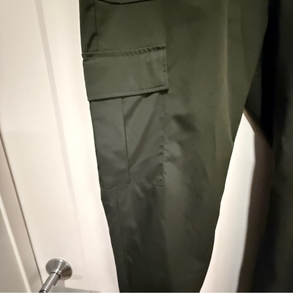 SHEIN Women’s Olive Green Cargo Jogger Pants with Zipper Front – Size L (8/10) - Picture 6 of 10